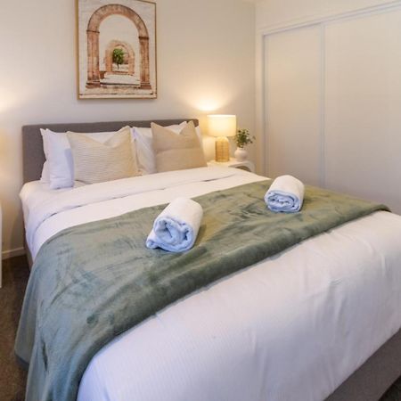 Central Sunny Perch 2 Bed 1 Bath Apartment Крайстчърч Екстериор снимка