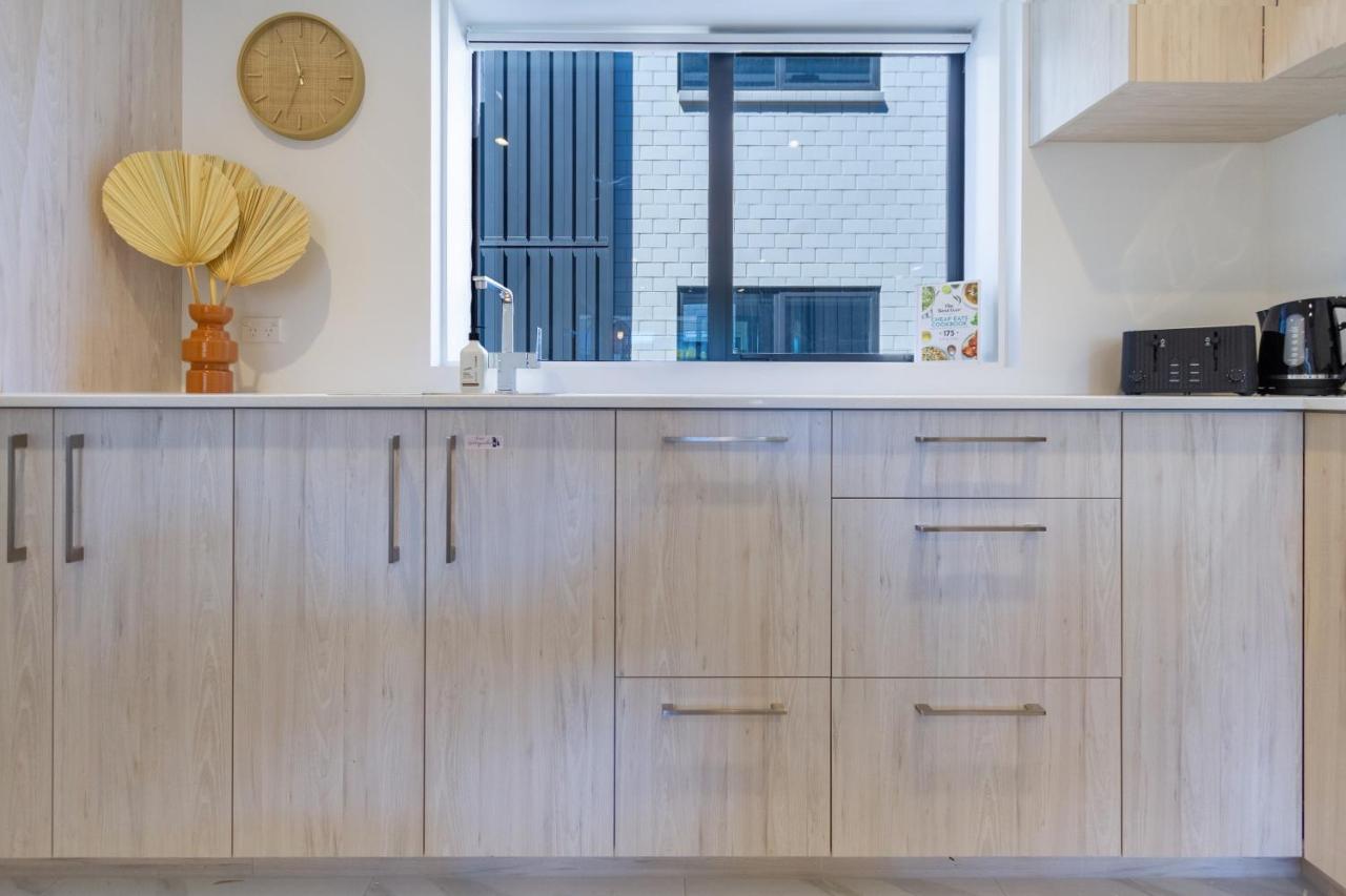 Central Sunny Perch 2 Bed 1 Bath Apartment Крайстчърч Екстериор снимка
