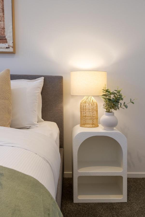 Central Sunny Perch 2 Bed 1 Bath Apartment Крайстчърч Екстериор снимка