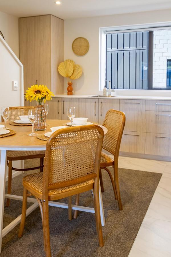 Central Sunny Perch 2 Bed 1 Bath Apartment Крайстчърч Екстериор снимка