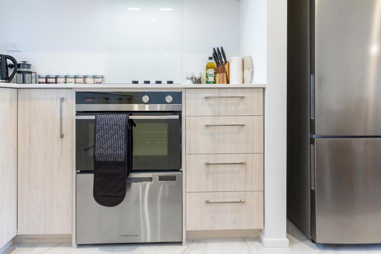 Central Sunny Perch 2 Bed 1 Bath Apartment Крайстчърч Екстериор снимка